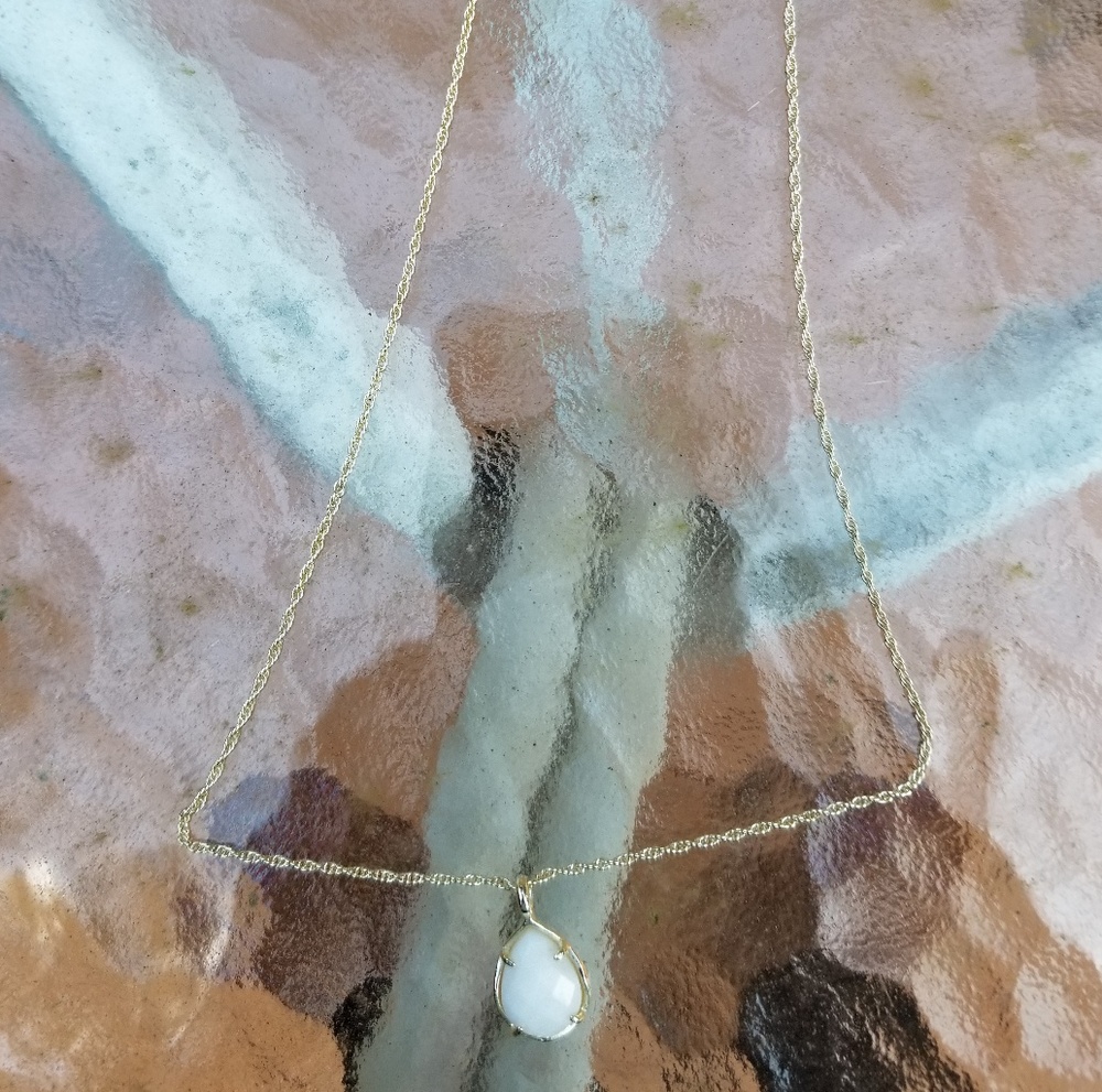 Kendra Scott necklace